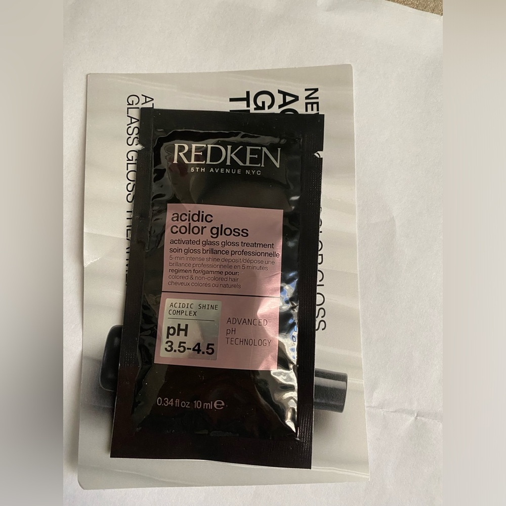 REDKEN ACIDIC COLOR GLOSS SAMPLE. NEW .34 fl oz hair treatment